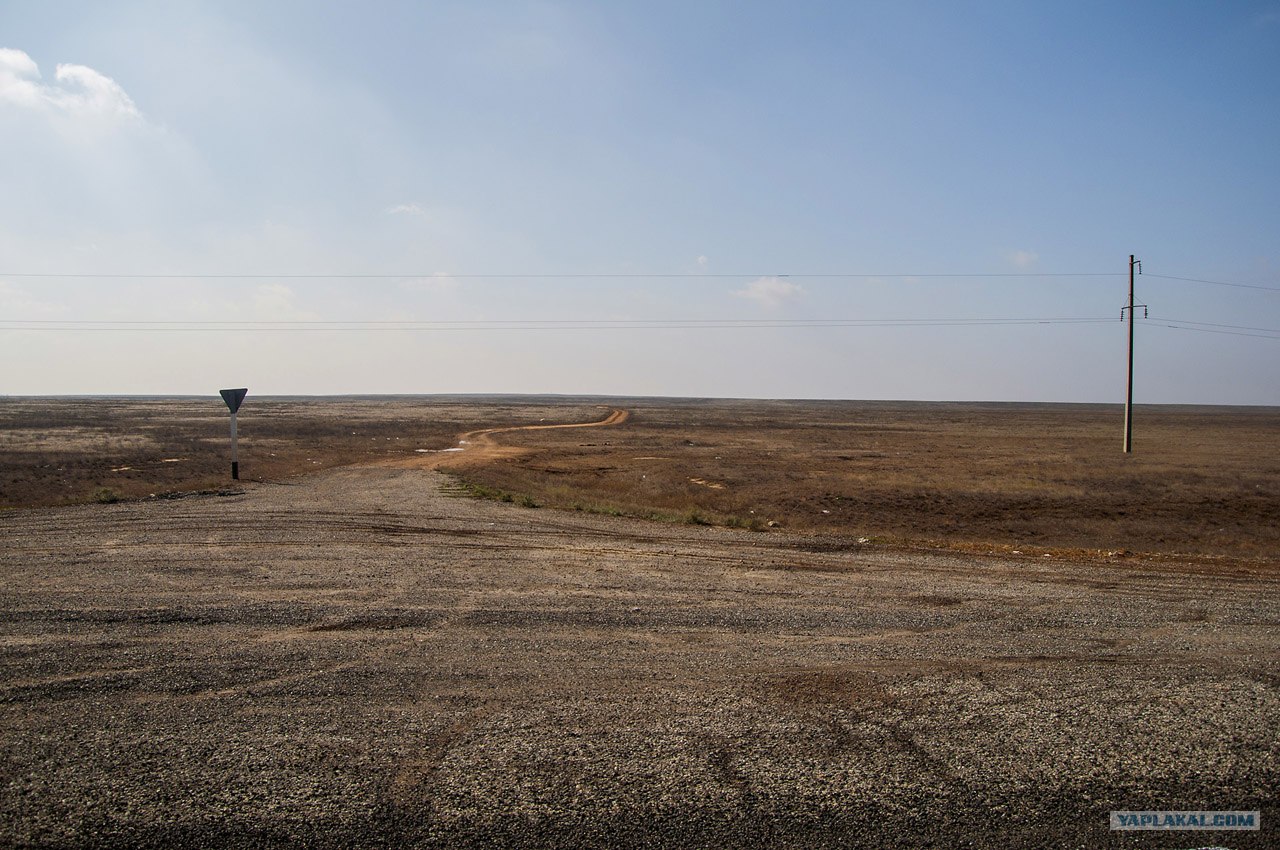 Элиста астрахань. Дорога Астрахань Элиста. Пустыня по дороге в Элисте. Астрахань Элиста пейзаж. Пустыня Величаевское.