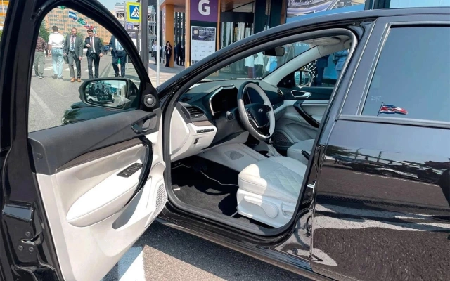 На улицах Москвы заметили Lada Aura