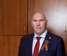 Арнольду Шварценеггеру, Терминатору Калифорнии - сегодня 77 стукнуло