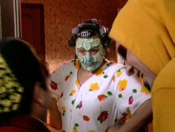 Дочки одевают своих горячих мамочек в молодёжный прикид