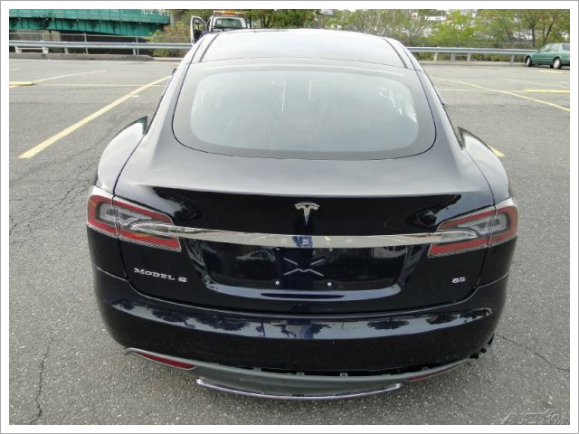 Tesla Model S какой мы её еще не видели