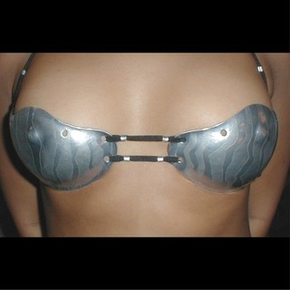 Без лифчика