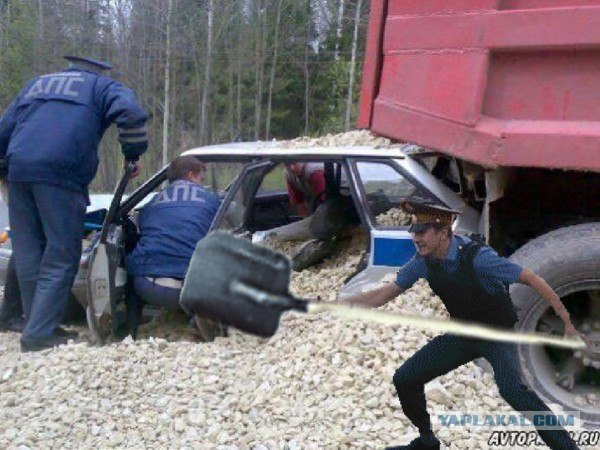 Школьники и полицай