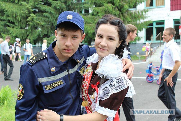 Школьницы на последнем звонке 2013