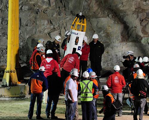 Чилийских шахтеров вызволяют из подземного плена