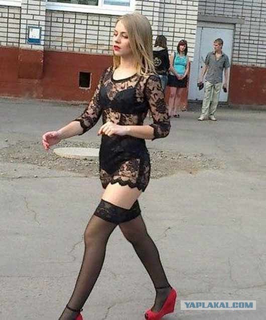 Певица без трусов на детском турнире вызвала шок в соцсетях