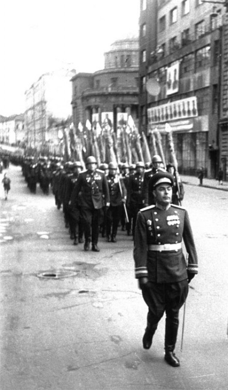 Дорогой Леонид Ильич. История жизни в фотографиях.