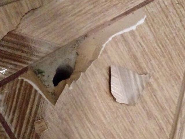 В Новосибирске мужчина просверлил сквозную дыру в потолке, чтобы отомстить соседям