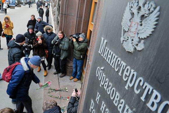 Российские родители протестуют против дистанционного образования