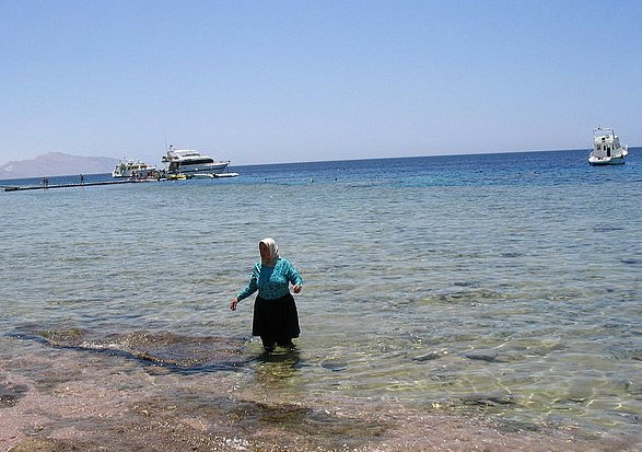 Мамбеты и девушка