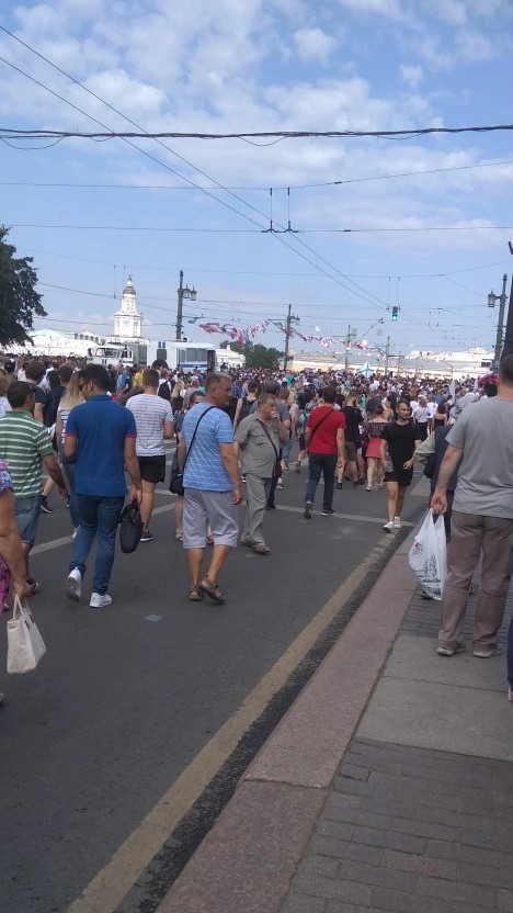 43% женщин спали с коллегами по работе