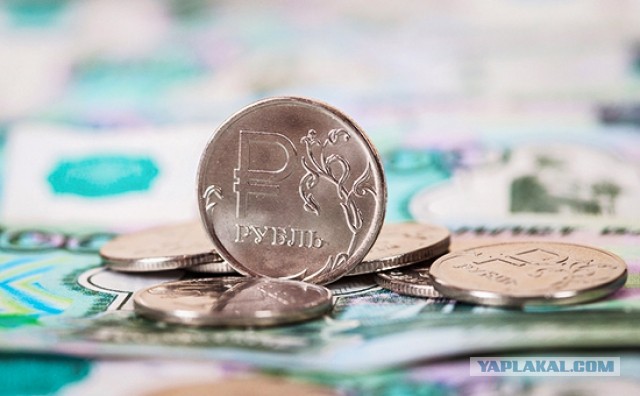 Курс рубля вырос до многомесячного максимума