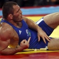 Сперва подумал срамота