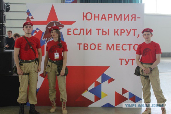 Соцсети возмутило видео с присягой детей Бандере в лагере "Азова" под Киевом