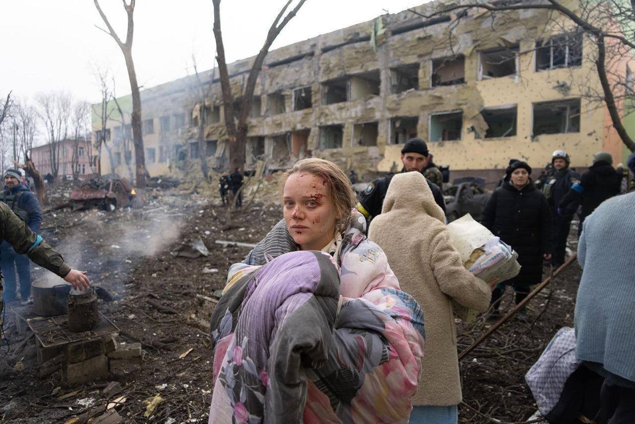 Авиаудар по детской больнице в Мариуполе. Разрушенная Украина 2022 Мариуполь.