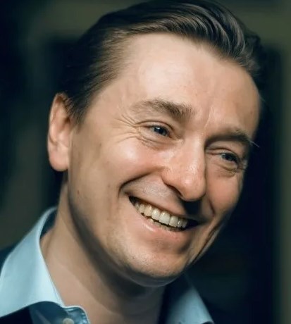 Нейросеть попросили оживить портреты великих писателей