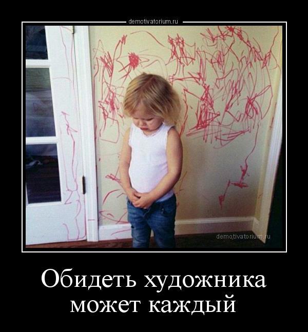 На площади Степногорска выставили уродливого Деда и его мужиковатую внучку — скульптуры как будто вылепили в детсаду.