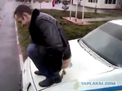 Поставил машину на пешеходной дорожке...