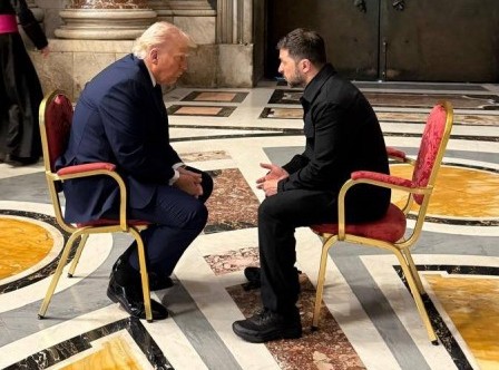 Стол им и не нужен: Так выглядела встреча Трампа с Зеленским перед церемонией прощания с папой Римским