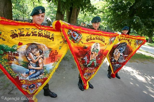 Дембеля должно быть заметно издалека!