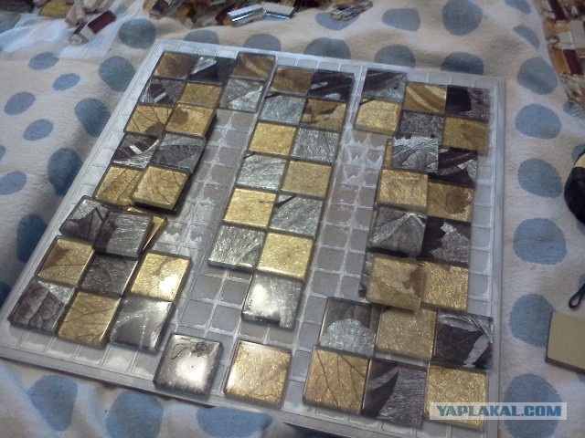 Шахматы из стекла и металла