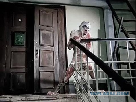 В Москве спасатели приехали вскрывать захлопнувшуюся дверь, но случайно закрылись сами