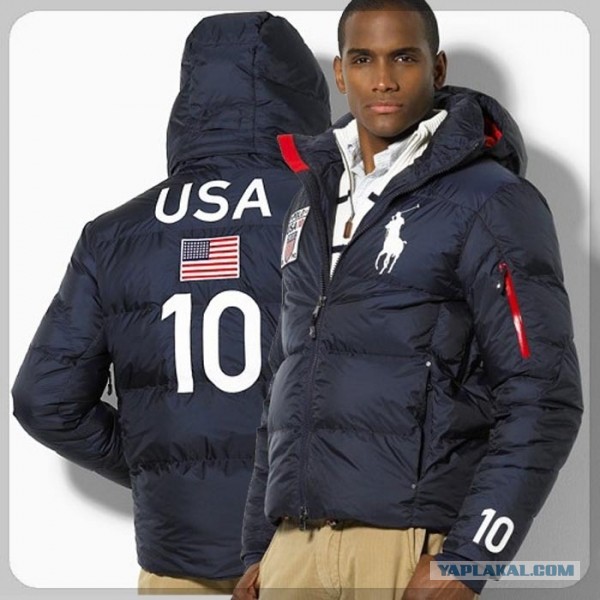 В Москве женщина патриот отчитала подростка в ТЦ за то, что он был одет в худи цветов американского флага.