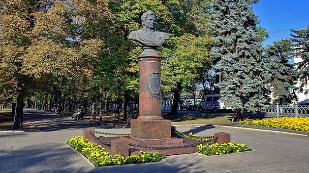 Возмущение кадыроссиян по поводу метровагона с Ермоловым