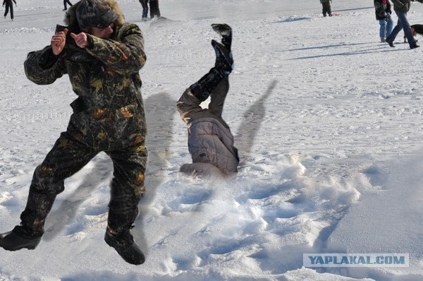 Фотожаба: Сейчас он ей...