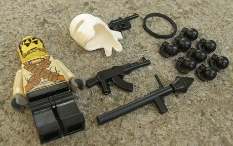 Игрушки для маленьких террористов (3 фото)