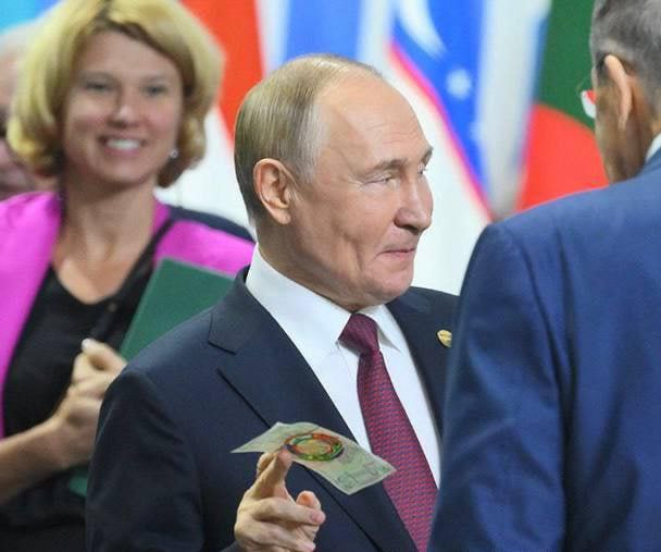 На саммите БРИКС Путин представил купюру единой валюты для стран-членов альянса, которая станет альтернативой доллару