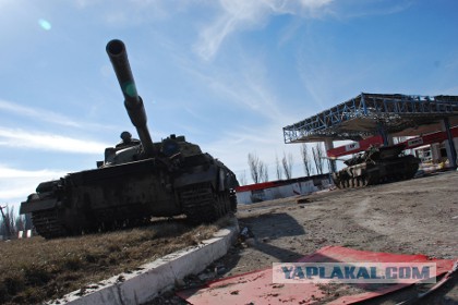 Украинские танки начали массированный обстрел
