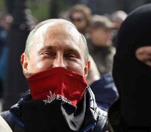 Митингующие в Киеве штурмуют здание Рады