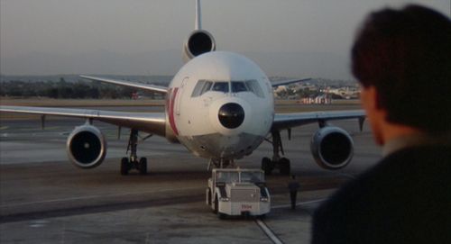 Посадка Боинг 747, взгляд из шасси