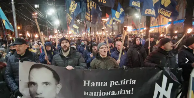 Военнослужащие Белорусии на границе с Украиной получили тактический знак и красные повязки