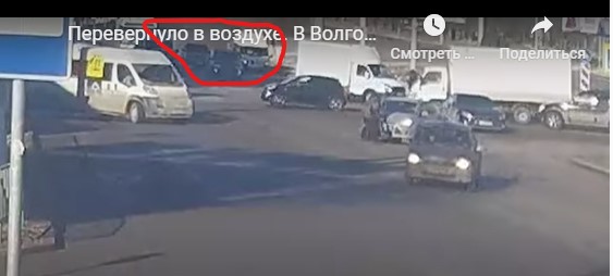 Перевернуло в воздухе. В Волгограде 73-летнего пешехода снесли на перекрестке