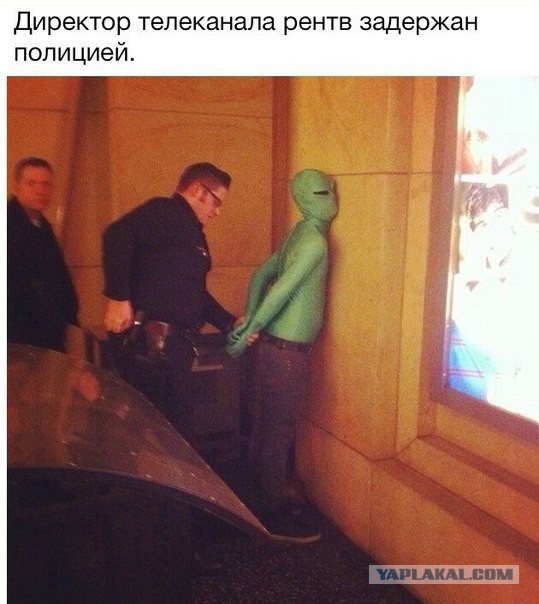 РЕН-ТВ заботливо замазало лицо напавшего на Навального