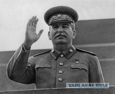 Таксист в центре Москвы въехал в толпу мексиканских фанатов и попытался сбежать