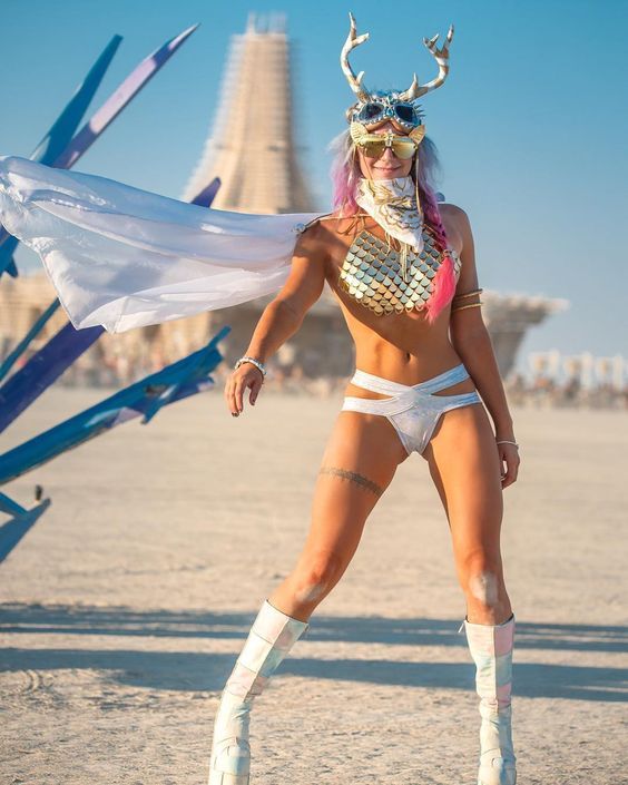 Девчули с фестиваля Burning man