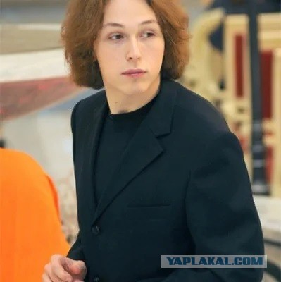 Сын Никаса Сафронова пожаловался, что стюардессы при его появлении закрывают туалеты