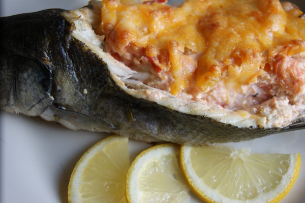 Сибас фаршированный овощами