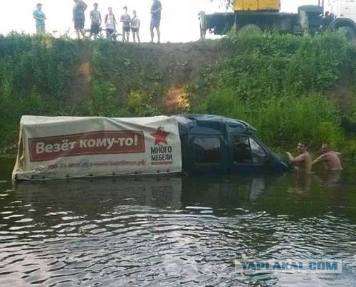Автоюмор, смекалка, но чаще абсурд