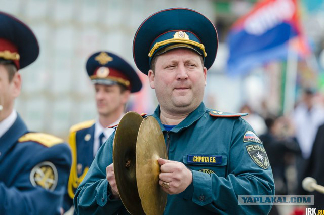 Забавный первомайский кадр