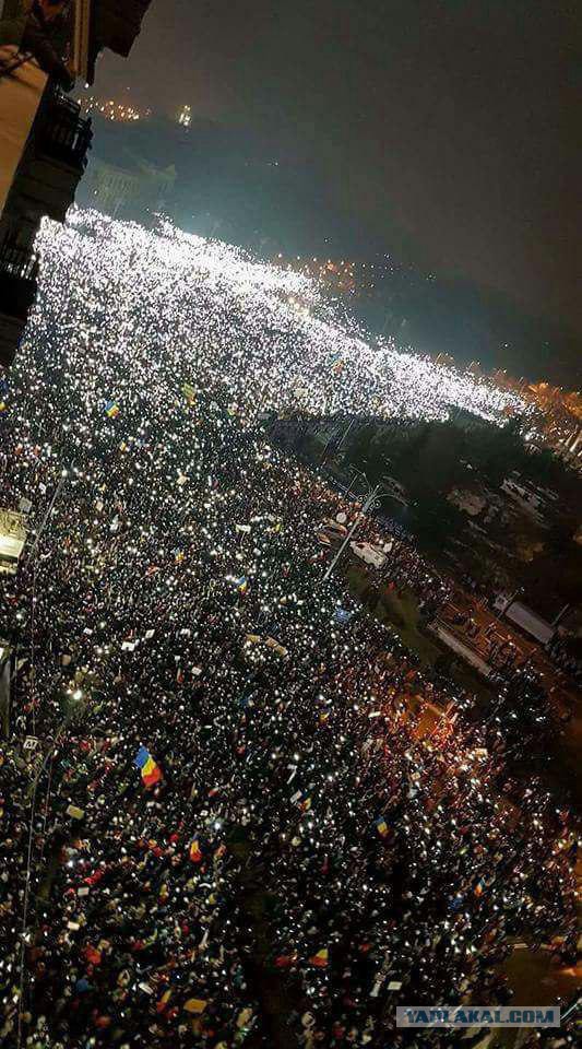 В Бухаресте десятки тысяч людей вышли на антикоррупционный протест