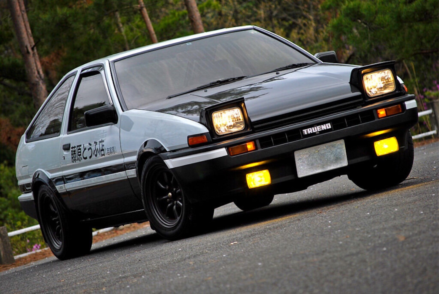 Ну и немного доифтерской темы: AE86. 