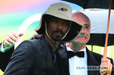 Под зонтом