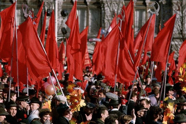7 Ноября, а ну все на демонстрацию!