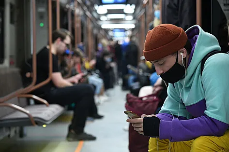 В метро Москвы после жалобы пассажира арестовали мужчину за дискредитирующий контент в телефоне