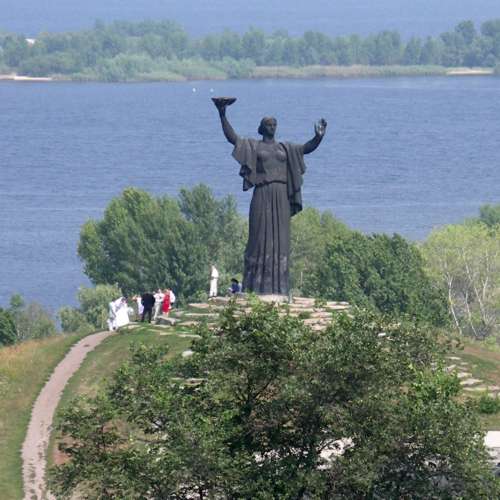 Родину-мать уже не спасти от варваров!