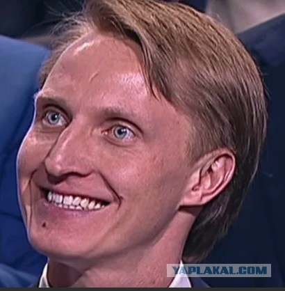 Когда регулярно капает бабло, политика пох...
